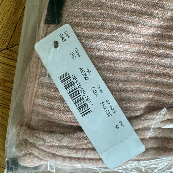 NWT J.Crew Puff-Sleeve V-Neck Top in Soft Rib - Picture 3 of 3